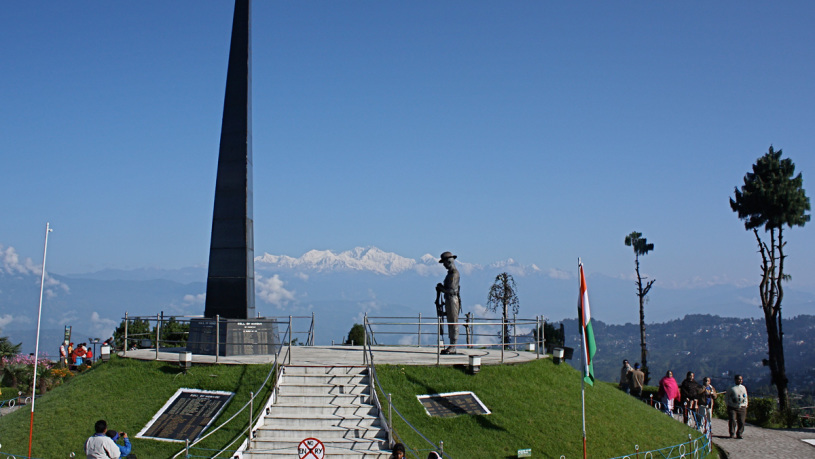 Darjeeling_War_Memorial,_at_Batasia_Loop,_Darjeeling,