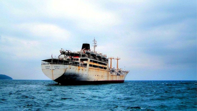 Ship-on-its-way-to-Port-Blair,-Andaman,-India